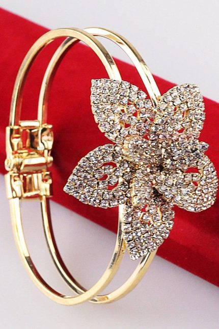 kelepce-kristal-tasli-bilezik-2-30-tl.jpg